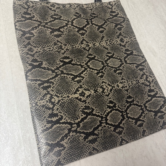 Chico's faux leather Snake Print Tote Bag shoulder bag - Picture 2 of 10